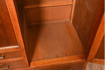 レトロ家具　アンティーク 前面ナラ材のレトロなワードローブ(洋服箪笥、洋服タンス)