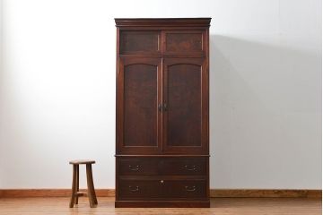 アンティーク家具　古民具・骨董 上質な前面欅材の漆塗り高級ワードローブ
