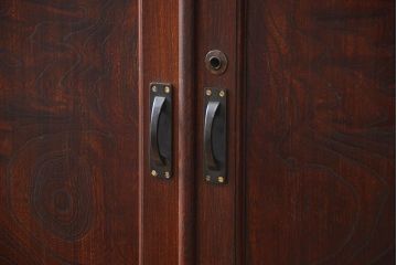 アンティーク家具　古民具・骨董 上質な前面欅材の漆塗り高級ワードローブ