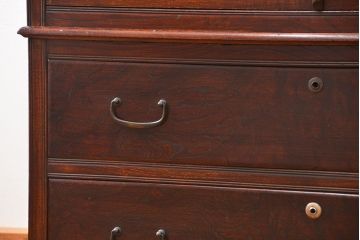 アンティーク家具　古民具・骨董 上質な前面欅材の漆塗り高級ワードローブ