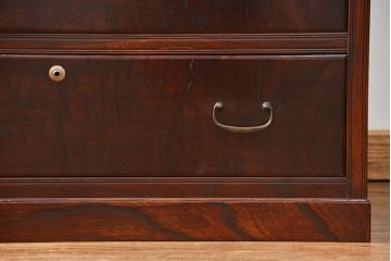 アンティーク家具　古民具・骨董 上質な前面欅材の漆塗り高級ワードローブ