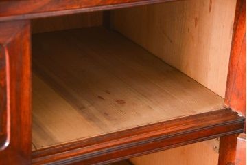 アンティーク家具　古民具・骨董 上質な前面欅材の漆塗り高級ワードローブ