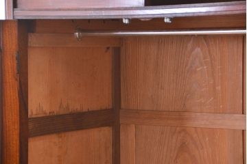 アンティーク家具　古民具・骨董 上質な前面欅材の漆塗り高級ワードローブ