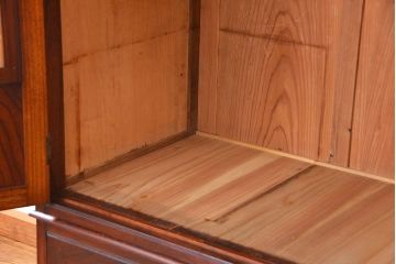 アンティーク家具　古民具・骨董 上質な前面欅材の漆塗り高級ワードローブ