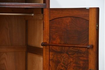 アンティーク家具　古民具・骨董 上質な前面欅材の漆塗り高級ワードローブ