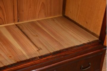 アンティーク家具　古民具・骨董 上質な前面欅材の漆塗り高級ワードローブ