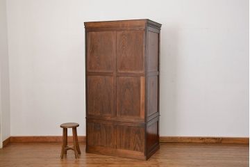 アンティーク家具　古民具・骨董 上質な前面欅材の漆塗り高級ワードローブ