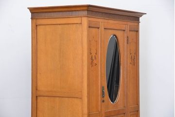 アンティーク家具　アンティーク デザインと象嵌の美しいナラ材ワードローブ(洋服箪笥、洋服タンス)