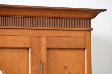 アンティーク家具　アンティーク デザインと象嵌の美しいナラ材ワードローブ(洋服箪笥、洋服タンス)
