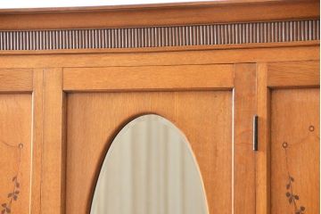 アンティーク家具　アンティーク デザインと象嵌の美しいナラ材ワードローブ(洋服箪笥、洋服タンス)