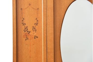 アンティーク家具　アンティーク デザインと象嵌の美しいナラ材ワードローブ(洋服箪笥、洋服タンス)