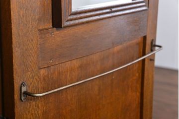 レトロ家具　昭和レトロ 味のあるナラ材ワードローブ