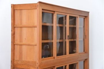 アンティーク家具　アンティーク 古い木味の上品な関西収納棚(水屋箪笥、ガラスケース、収納棚、飾り棚)