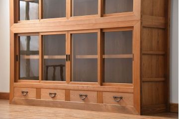 アンティーク家具　アンティーク 古い木味の上品な関西収納棚(水屋箪笥、ガラスケース、収納棚、飾り棚)
