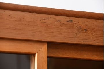 アンティーク家具　アンティーク 古い木味の上品な関西収納棚(水屋箪笥、ガラスケース、収納棚、飾り棚)