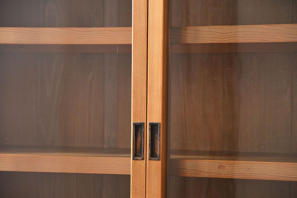 アンティーク家具　アンティーク 古い木味の上品な関西収納棚(水屋箪笥、ガラスケース、収納棚、飾り棚)