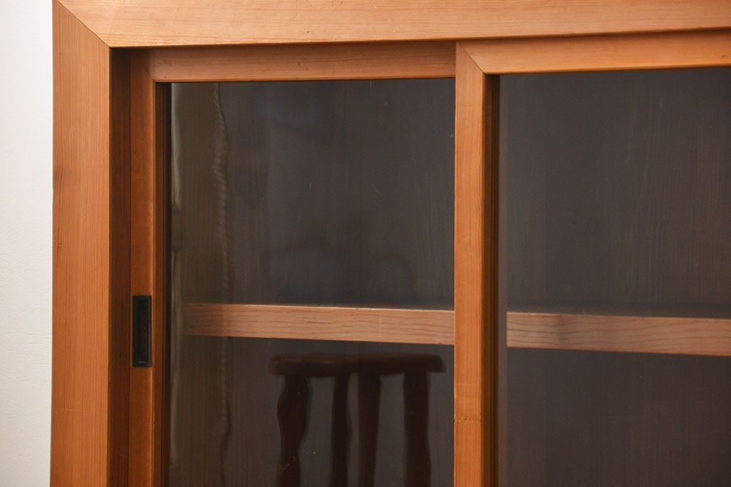 アンティーク家具　アンティーク 古い木味の上品な関西収納棚(水屋箪笥、ガラスケース、収納棚、飾り棚)