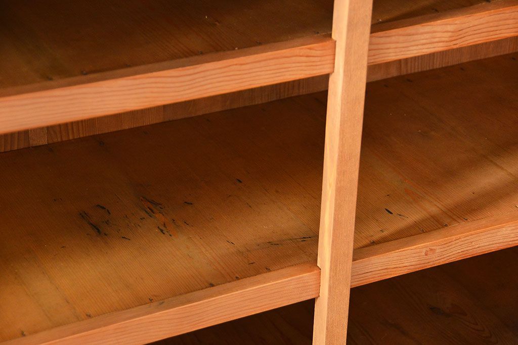 アンティーク家具　アンティーク 古い木味の上品な関西収納棚(水屋箪笥、ガラスケース、収納棚、飾り棚)
