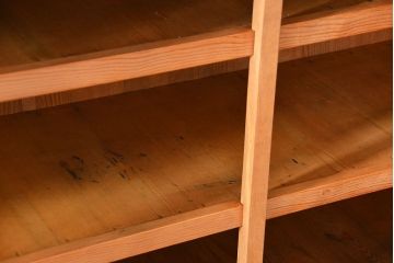 アンティーク家具　アンティーク 古い木味の上品な関西収納棚(水屋箪笥、ガラスケース、収納棚、飾り棚)