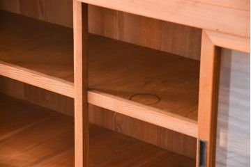 アンティーク家具　アンティーク 古い木味の上品な関西収納棚(水屋箪笥、ガラスケース、収納棚、飾り棚)