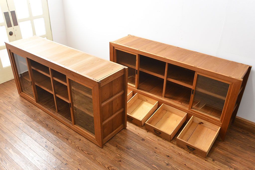 アンティーク家具　アンティーク 古い木味の上品な関西収納棚(水屋箪笥、ガラスケース、収納棚、飾り棚)