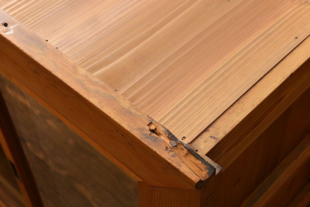 アンティーク家具　アンティーク 古い木味の上品な関西収納棚(水屋箪笥、ガラスケース、収納棚、飾り棚)