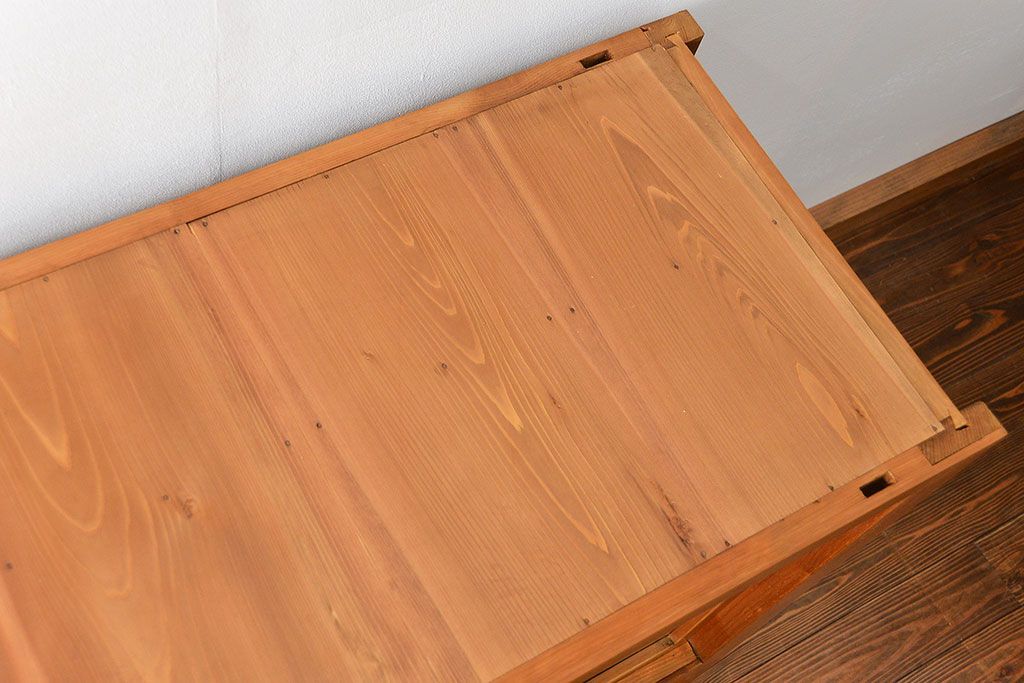 アンティーク家具　アンティーク 古い木味の上品な関西収納棚(水屋箪笥、ガラスケース、収納棚、飾り棚)