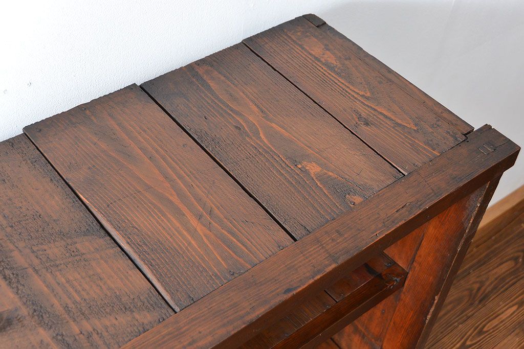 アンティーク家具　アンティーク 古い木の大きな飾り棚(陳列棚、収納棚)