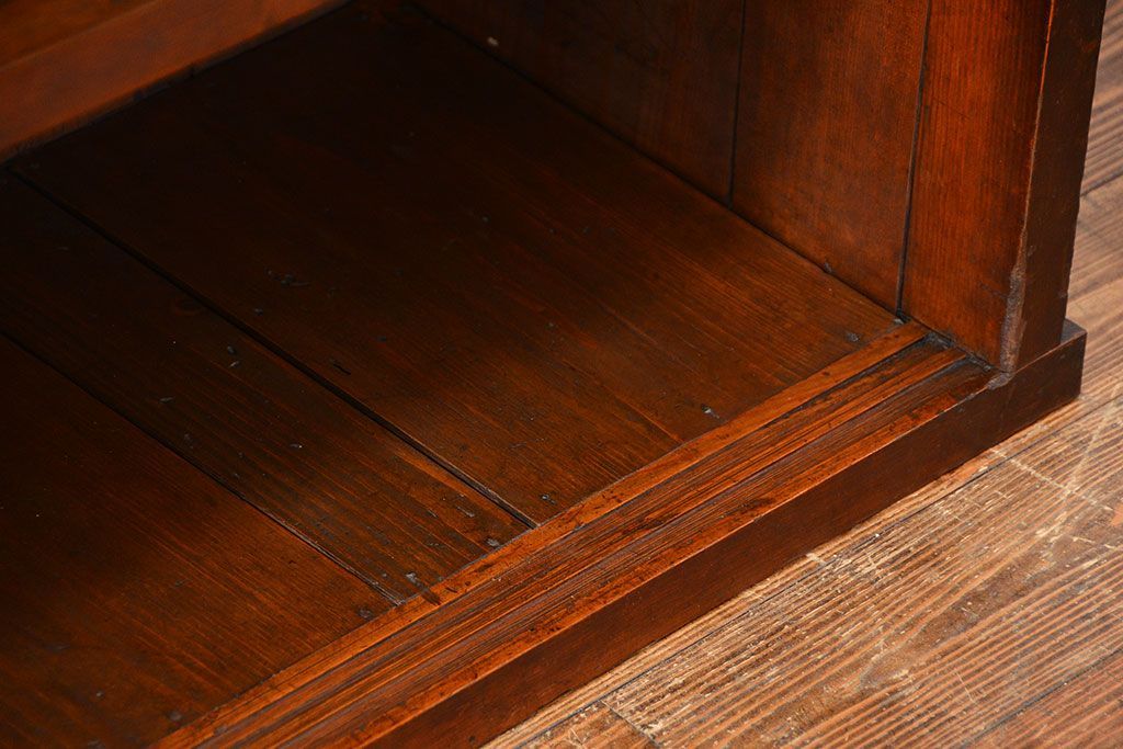 アンティーク家具　アンティーク 古い木の大きな飾り棚(陳列棚、収納棚)