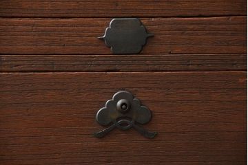 アンティーク家具　古民具・骨董 モダンな五丁引き出し二段重ね時代箪笥(たんす、タンス)