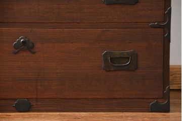 アンティーク家具　古民具・骨董 モダンな五丁引き出し二段重ね時代箪笥(たんす、タンス)