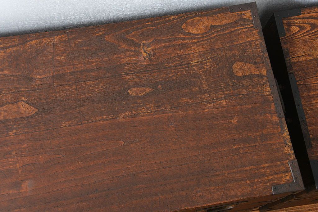 アンティーク家具　古民具・骨董 モダンな五丁引き出し二段重ね時代箪笥(たんす、タンス)