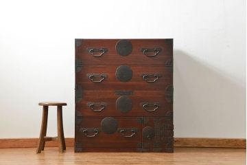 アンティーク家具　古民具・骨董 金具の立派な二段重ね時代箪笥(たんす、タンス)