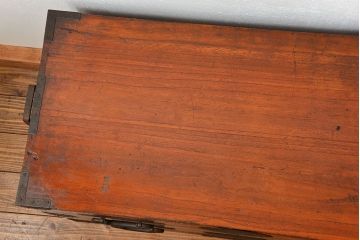 アンティーク家具　古民具・骨董 金具の立派な二段重ね時代箪笥(たんす、タンス)