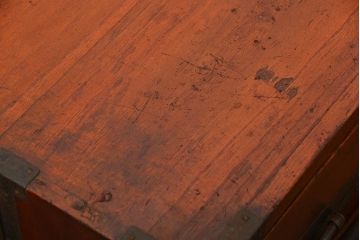 アンティーク家具　古民具・骨董 金具の立派な二段重ね時代箪笥(たんす、タンス)