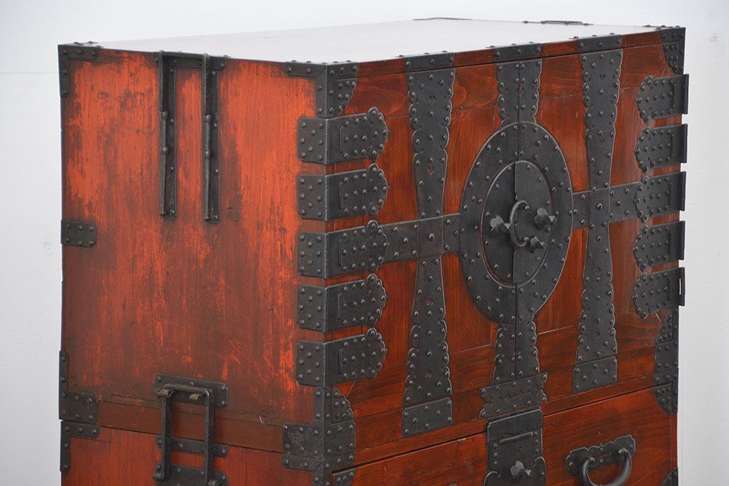アンティーク家具　古民具・骨董 重厚な金具の美しい観音開き時代箪笥(帳場箪笥、たんす)