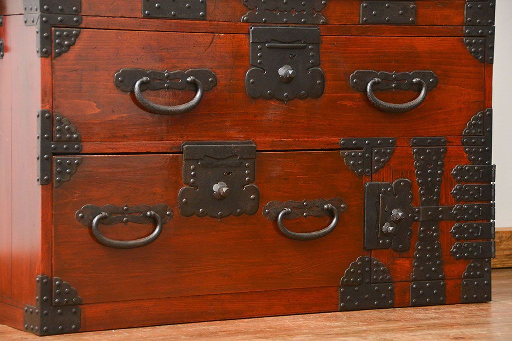 アンティーク家具　古民具・骨董 重厚な金具の美しい観音開き時代箪笥(帳場箪笥、たんす)