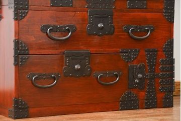 アンティーク家具　古民具・骨董 重厚な金具の美しい観音開き時代箪笥(帳場箪笥、たんす)