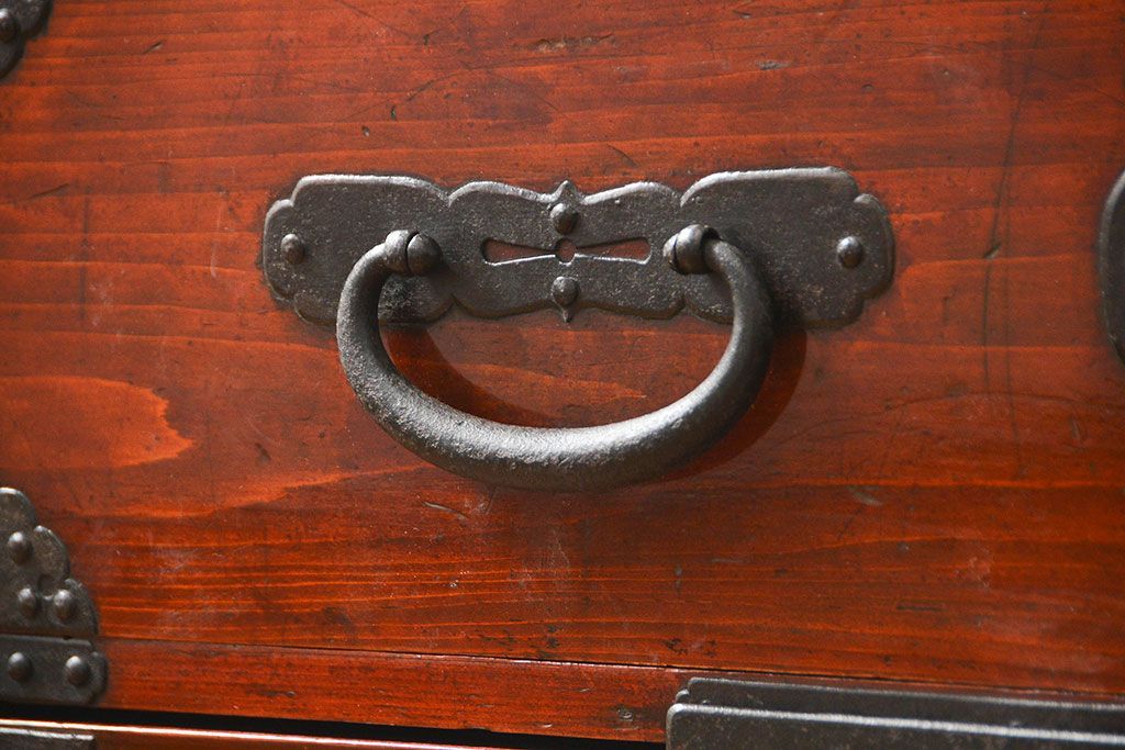 アンティーク家具　古民具・骨董 重厚な金具の美しい観音開き時代箪笥(帳場箪笥、たんす)