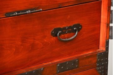 アンティーク家具　古民具・骨董 重厚な金具の美しい観音開き時代箪笥(帳場箪笥、たんす)