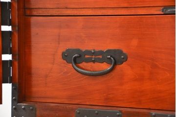 アンティーク家具　古民具・骨董 重厚な金具の美しい観音開き時代箪笥(帳場箪笥、たんす)