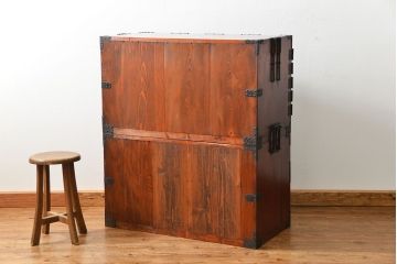 アンティーク家具　古民具・骨董 重厚な金具の美しい観音開き時代箪笥(帳場箪笥、たんす)