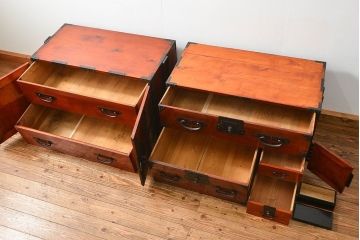 アンティーク家具　古民具・骨董 重厚な金具の美しい観音開き時代箪笥(帳場箪笥、たんす)