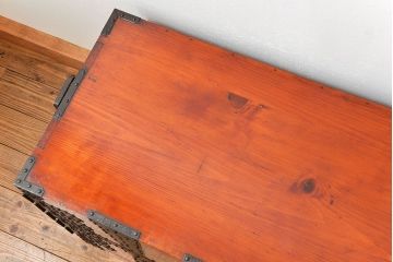 アンティーク家具　古民具・骨董 重厚な金具の美しい観音開き時代箪笥(帳場箪笥、たんす)