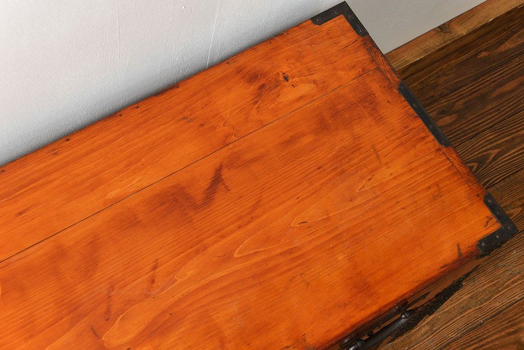 アンティーク家具　古民具・骨董 重厚な金具の美しい観音開き時代箪笥(帳場箪笥、たんす)