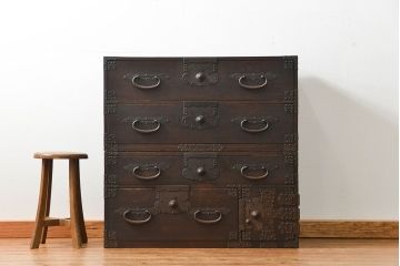 アンティーク家具　古民具・骨董 使い込まれた二段重ね時代箪笥(たんす、タンス)