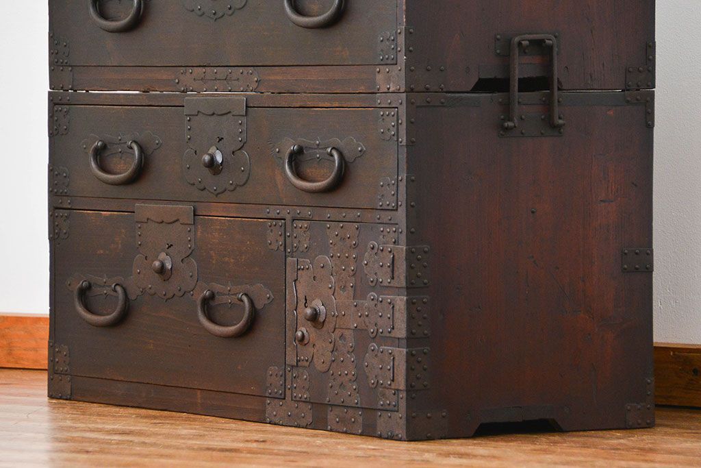 アンティーク家具　古民具・骨董 使い込まれた二段重ね時代箪笥(たんす、タンス)