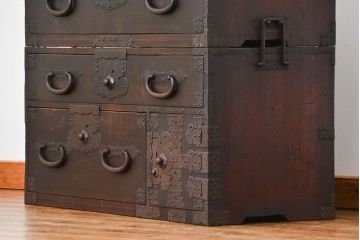 アンティーク家具　古民具・骨董 使い込まれた二段重ね時代箪笥(たんす、タンス)
