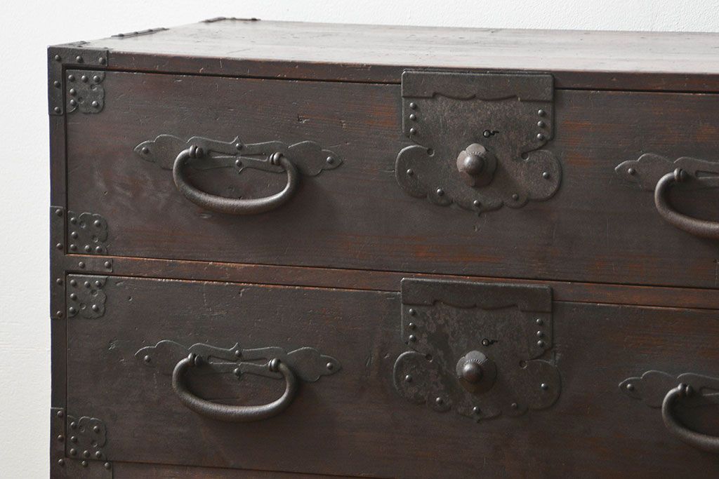 アンティーク家具　古民具・骨董 使い込まれた二段重ね時代箪笥(たんす、タンス)