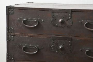 アンティーク家具　古民具・骨董 使い込まれた二段重ね時代箪笥(たんす、タンス)